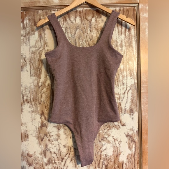 Vuori Sleeveless Halo Bodysuit, Zion Rose Heather - S - Picture 4 of 7
